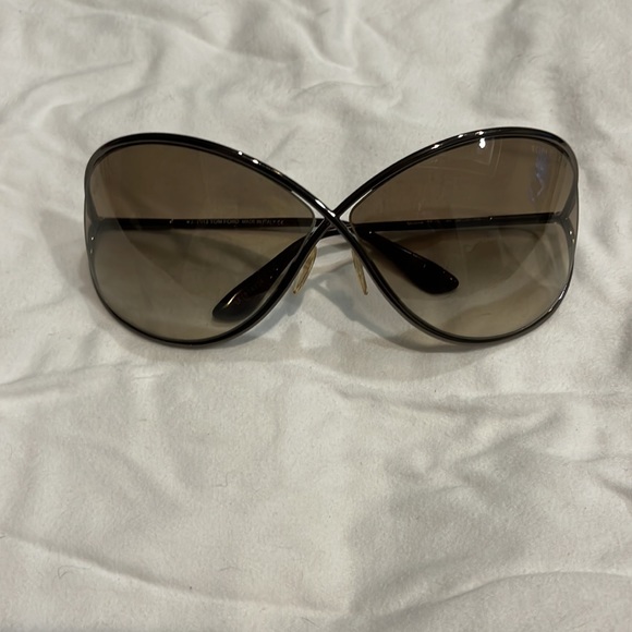 Tom Ford Shiny dark bronze sunglasses. In great condition. - Picture 3 of 13